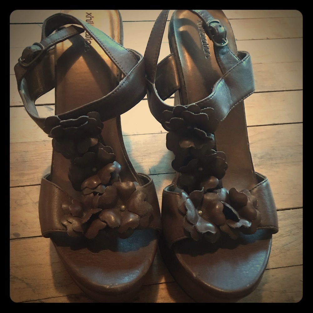 Cute brown wedges with flower detail